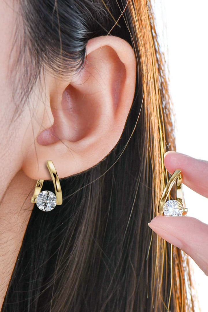 MoissaniteEarrings, SterlingSilverEarrings, HeartEarrings, FineJewelry, FashionAccessory, LuxuryEarrings, GemstoneEarrings, ElegantStyle, TrendyJewelry, SpecialOccasionJewelry, StatementEarrings, PreciousGemstones, UniqueDesign, GlamorousAccessories, SparklingEarrings, ClassicElegance